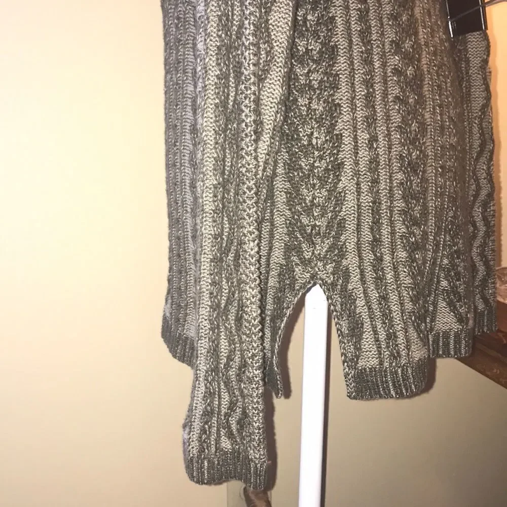 NEW Eight Eight Eight Patterned Cable Knit Sweater - Picture 3 of 5